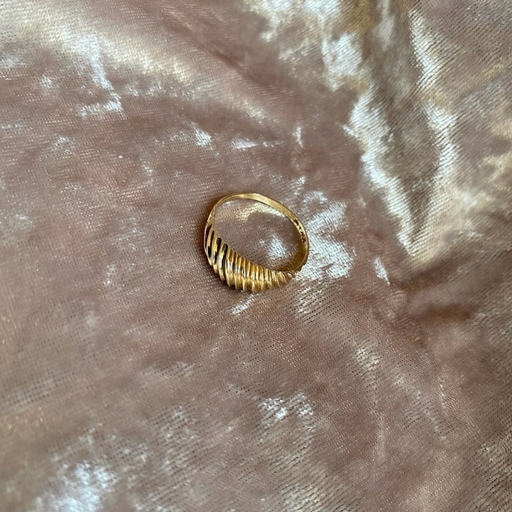 10K Gold Shrimp Ring
